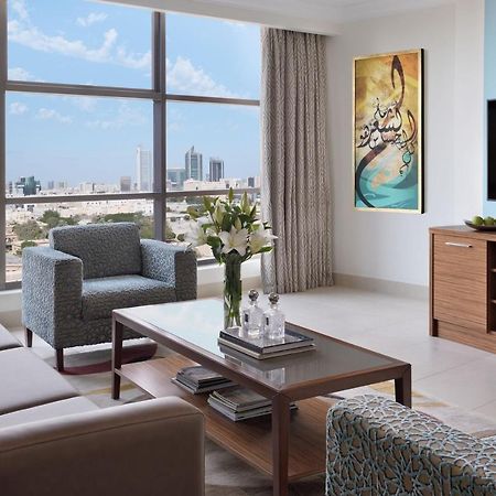 Marriott Executive Apartments アル・コバール エクステリア 写真 A living room in a typical apartment