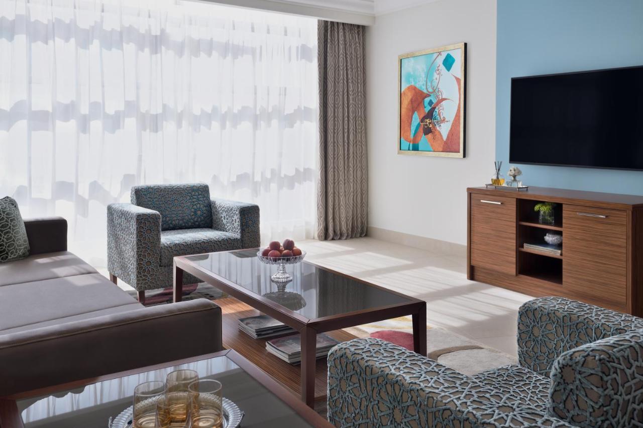 Marriott Executive Apartments アル・コバール エクステリア 写真 A living room