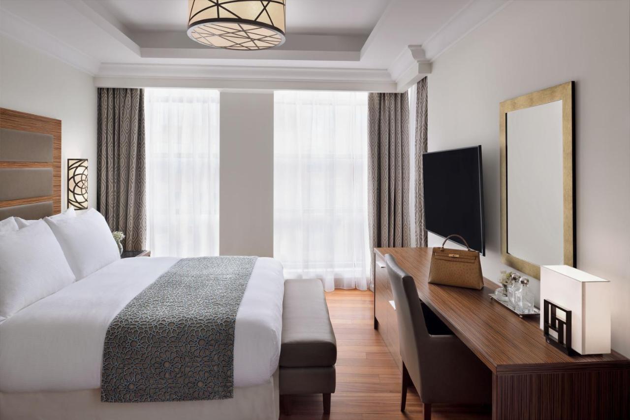 Marriott Executive Apartments アル・コバール エクステリア 写真 A bedroom at the hotel