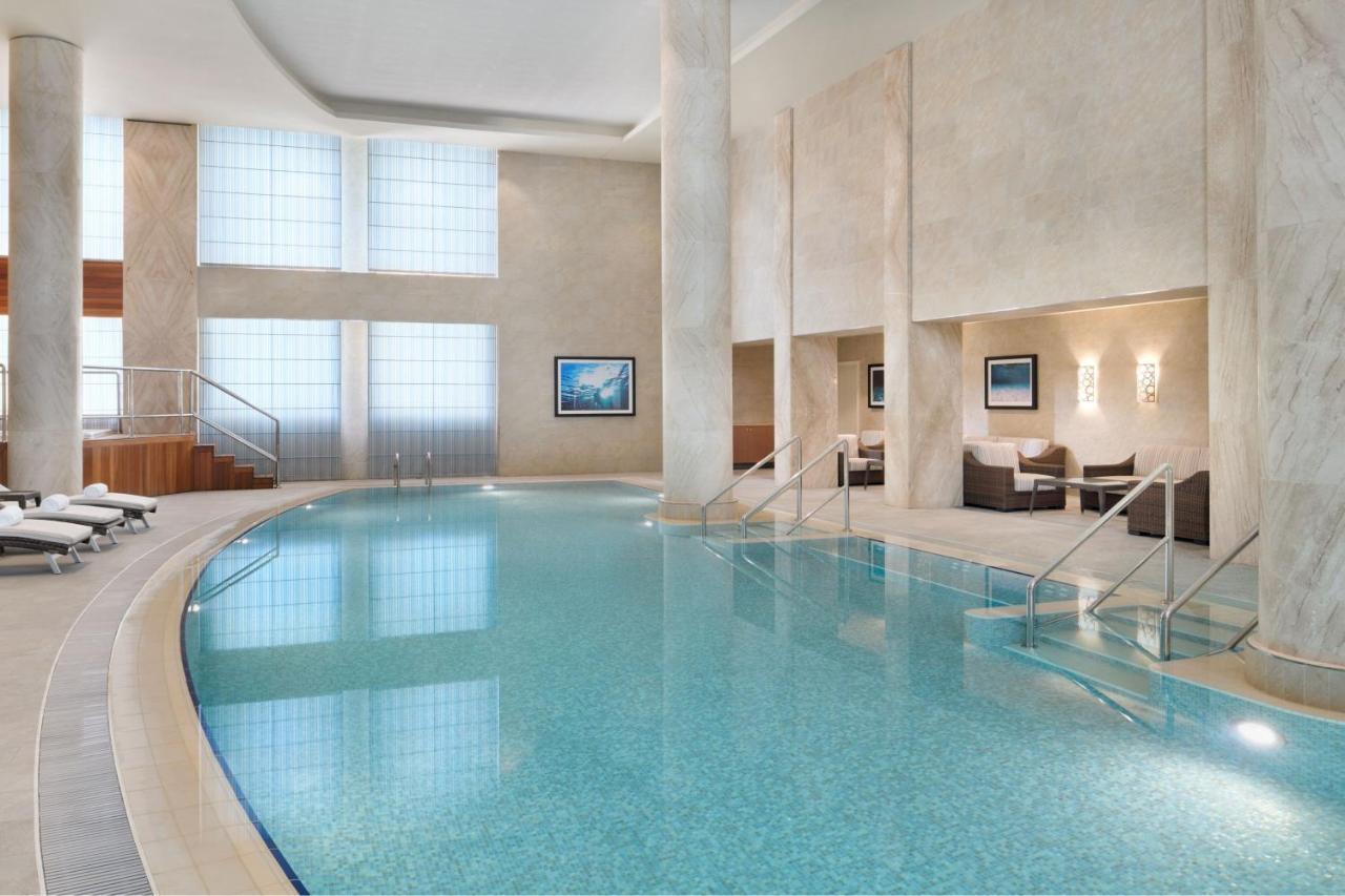 Marriott Executive Apartments アル・コバール エクステリア 写真 The pool at the spa