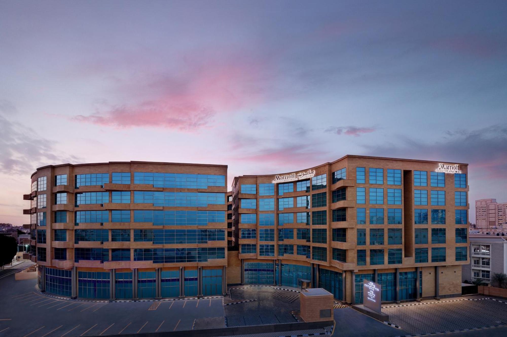 Marriott Executive Apartments アル・コバール エクステリア 写真 The hotel in 2012