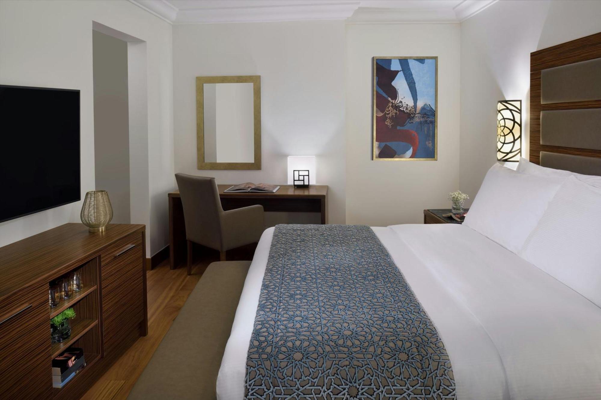Marriott Executive Apartments アル・コバール エクステリア 写真 A guest room at the Four Seasons Hotel